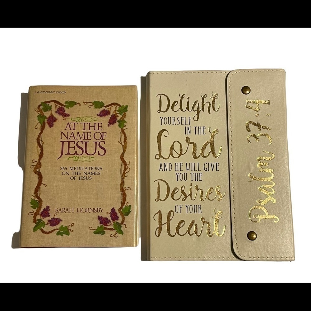 𝅺daily devotional by Sarah Hornsby & unused journal